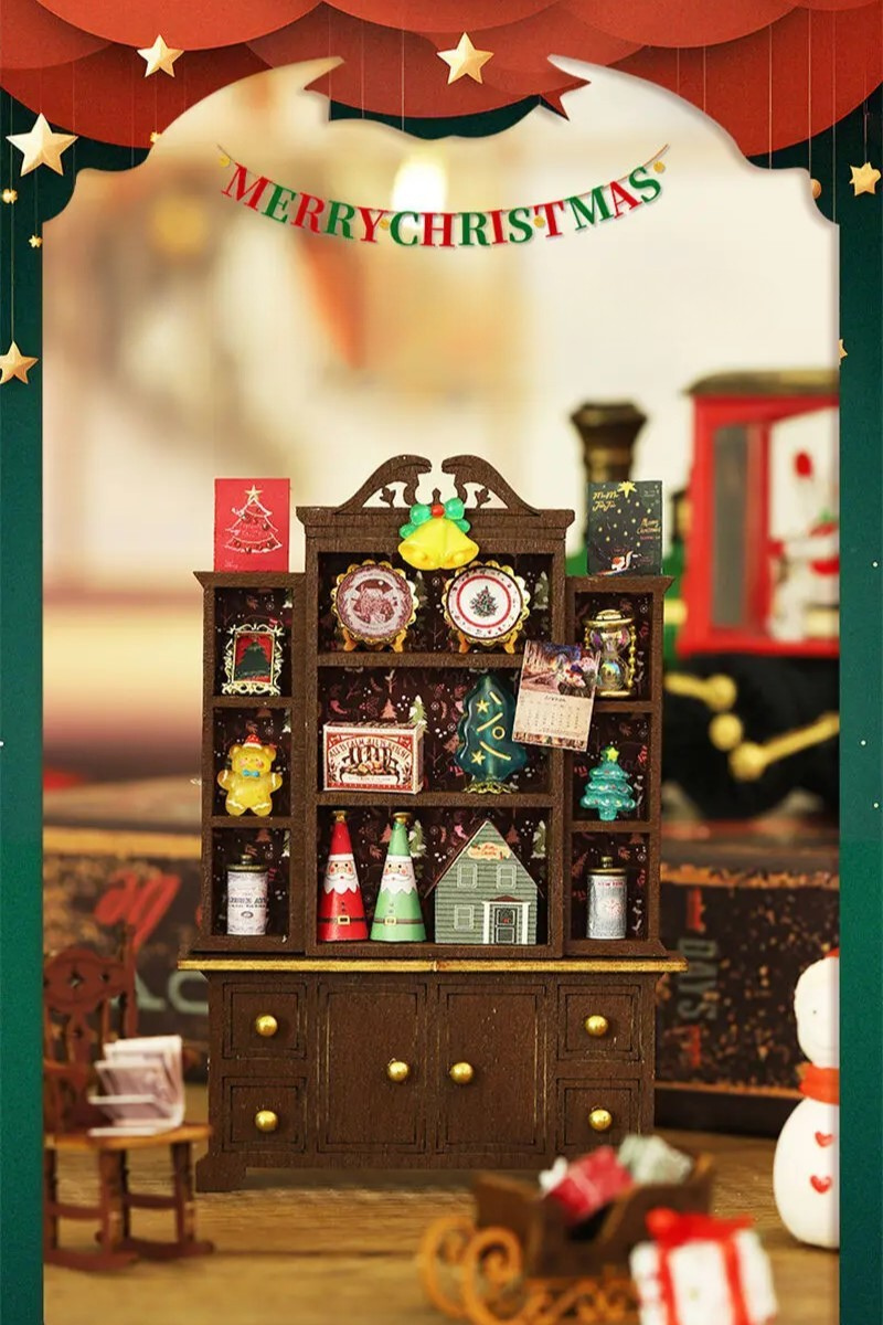 DIY miniature Christmas shop called “Jolly & Pine Christmas Shoppe,” featuring snow-dusted rooftops, holiday lights, a sleigh, Christmas tree, and cozy window displays. Ideal for holiday crafts, DIY mini home kits, and miniature house collectors.