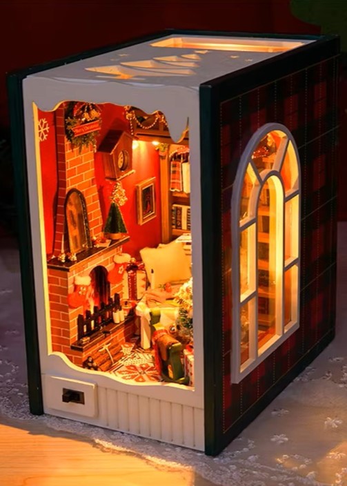 DIY Book Nook - Christmas Cozy Home