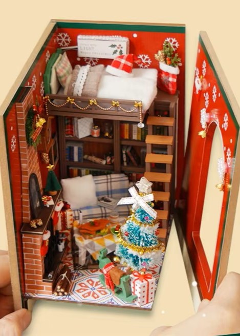 DIY Book Nook - Christmas Cozy Home
