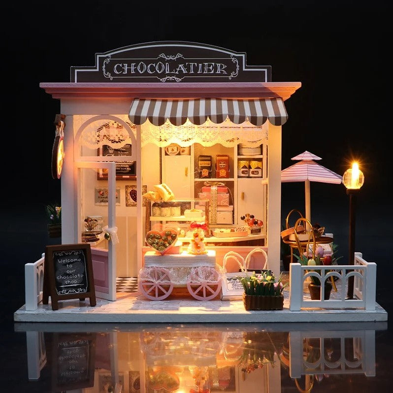 DIY miniature chocolate shop kit – a tiny dollhouse-style chocolatier with LED lights, perfect for book nook lovers, miniature mansion collectors, and fans of DIY crafts, miniatures, and small DIY houses.