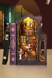 DIY Book Nook - Retro Art Studio